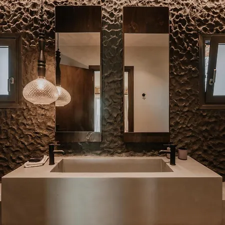 Вилла Onym Curated Плака