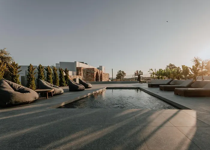 Onym Curated Villa Pláka