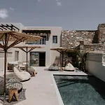 Villa Onym Curated