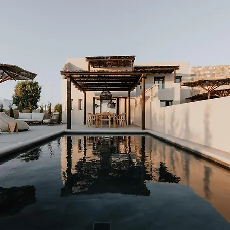 Onym Curated Villa Pláka