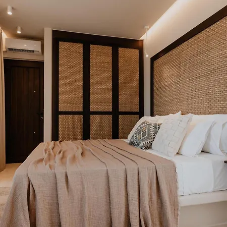 Villa Onym Curated *