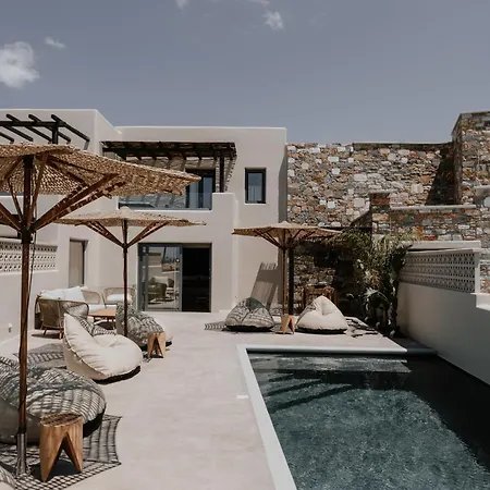 Villa Onym Curated