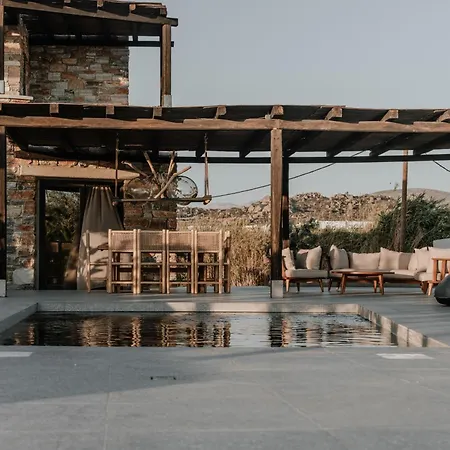 Villa Onym Curated