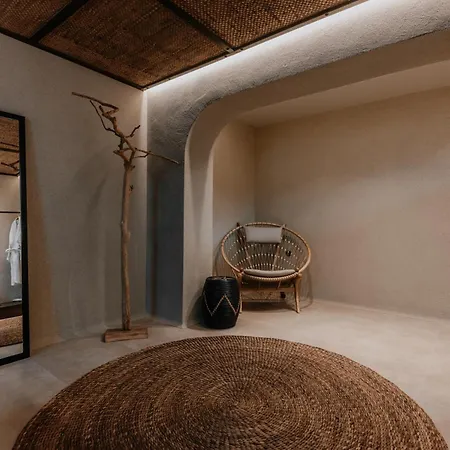 Onym Curated * Plaka (Naxos)