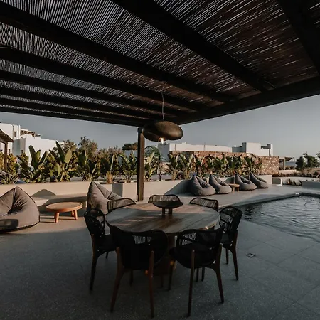 Villa Onym Curated