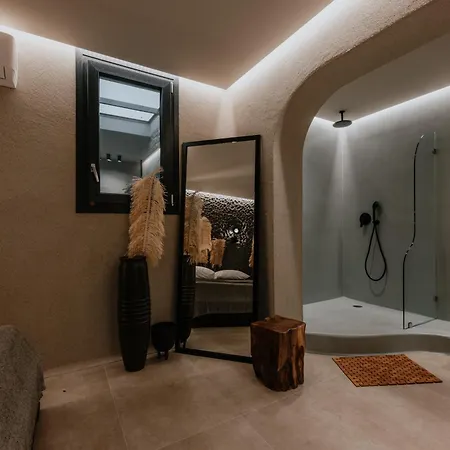 Onym Curated Plaka (Naxos)