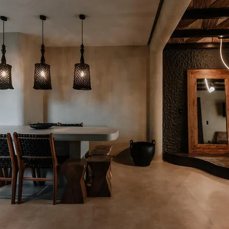 Villa Onym Curated