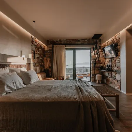 Villa Onym Curated *