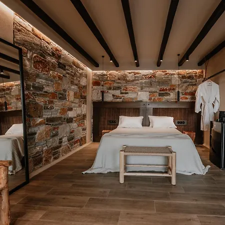 Villa Onym Curated *