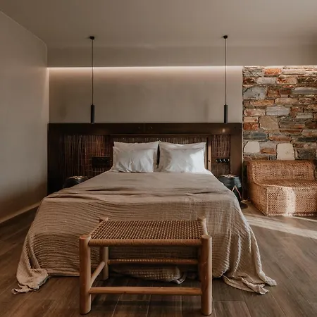 Villa Onym Curated *