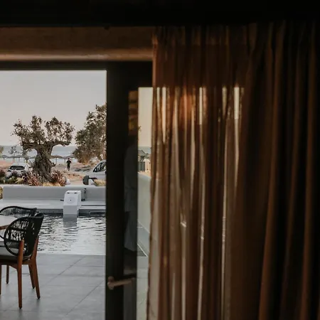 Villa Onym Curated