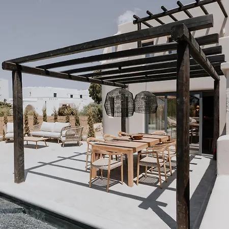 Onym Curated Villa Pláka