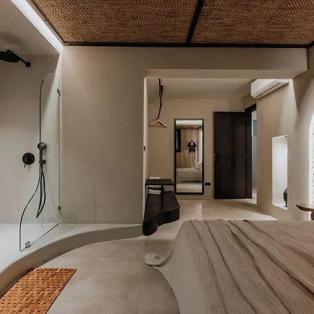 Villa Onym Curated *