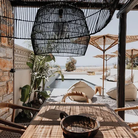 Villa Onym Curated *