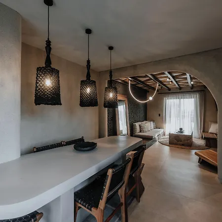 Villa Onym Curated *