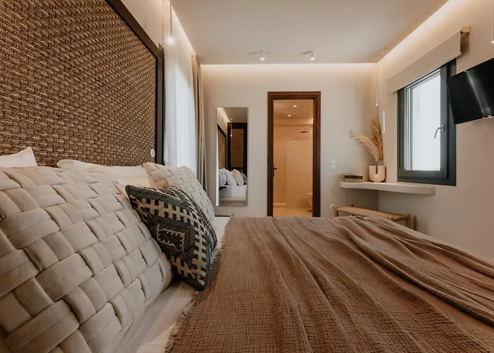 Onym Curated * Plaka (Naxos)