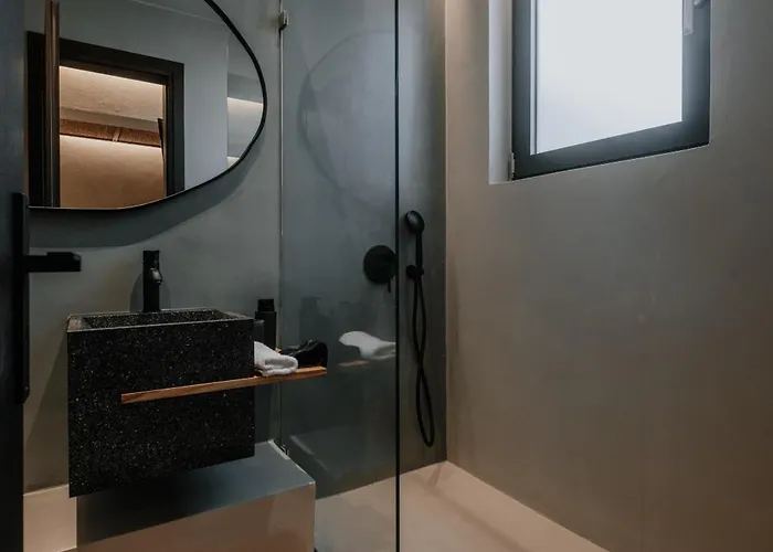 Villa Onym Curated *