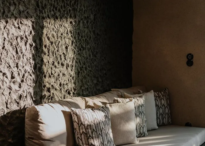 Onym Curated * Plaka (Naxos)